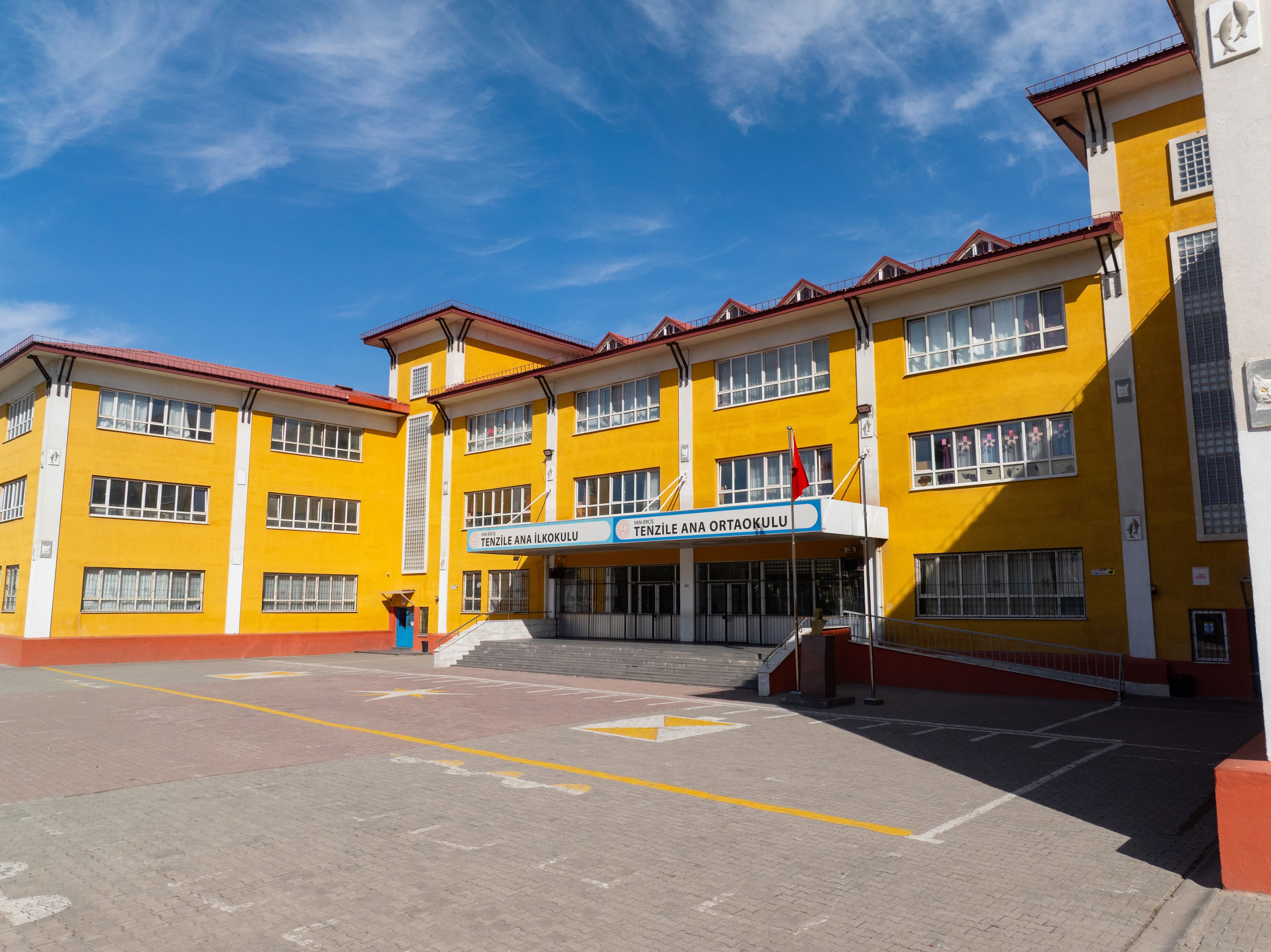 Tenzile Ana İlkokulu ve Tenzile Ana Ortaokulu